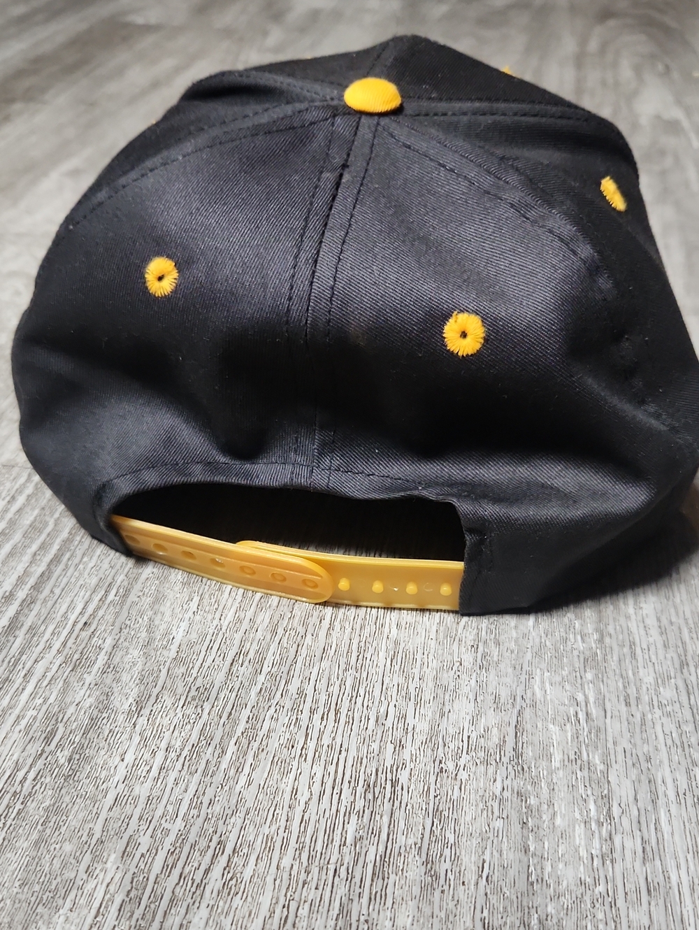 Vintage 90s Black and Yellow Penguin Logo Baseball Cap - Picture 5 of 5
